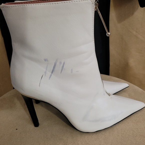 White Booties /8 - Picture 8 of 12